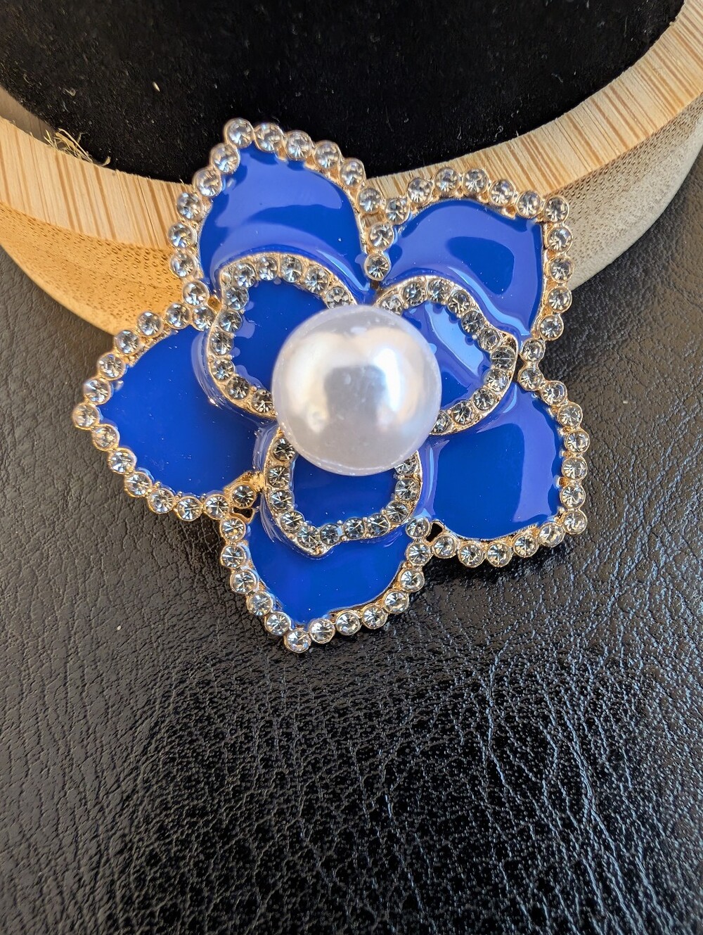 Elegant Blue Pearl Flower Brooch